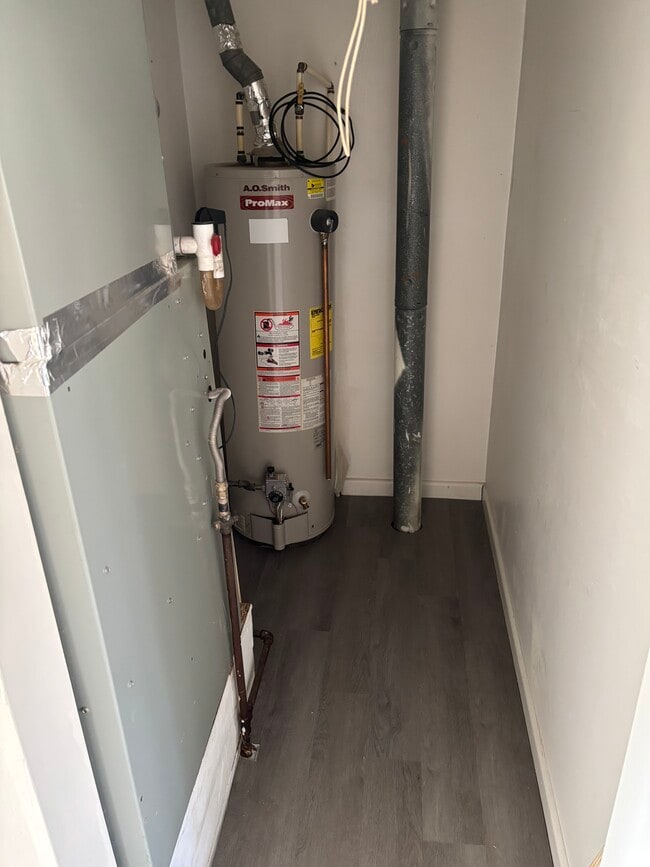 Utility Closet (Living Room) - 2527 Hydraulic Rd