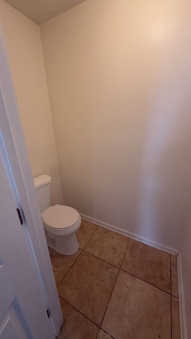 Building Photo - 6240 Rocky Top Dr