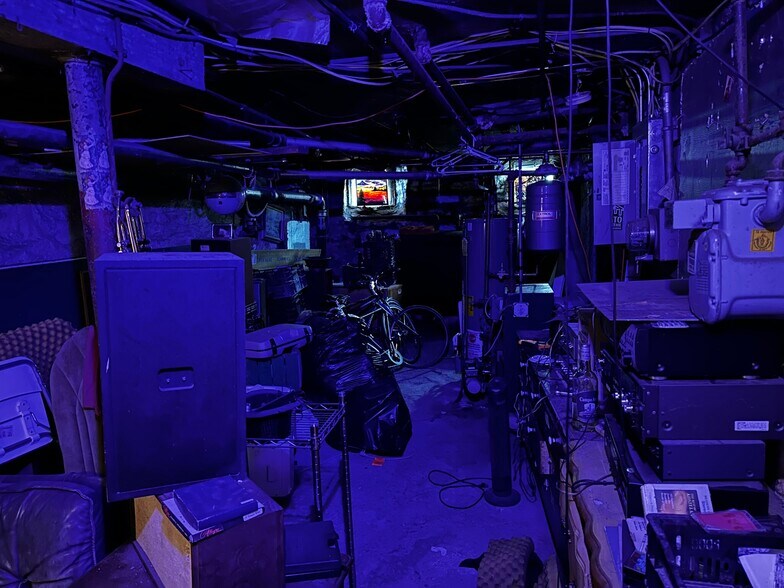 Building Photo - 40 Hooker St