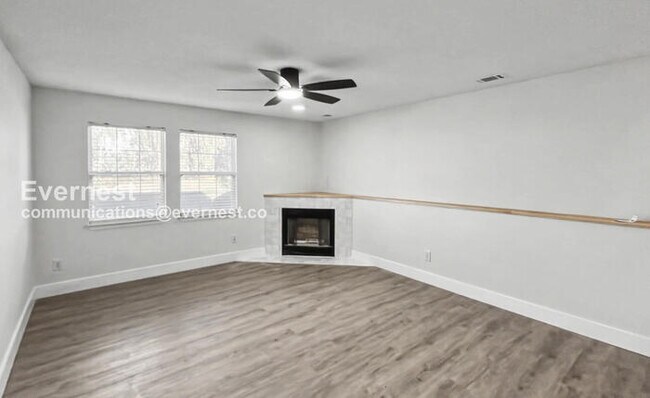 Building Photo - 3 Bed/2.5 Bath Home with Garage / Pet-Friendly / Vouchers Accepted / Available Now!