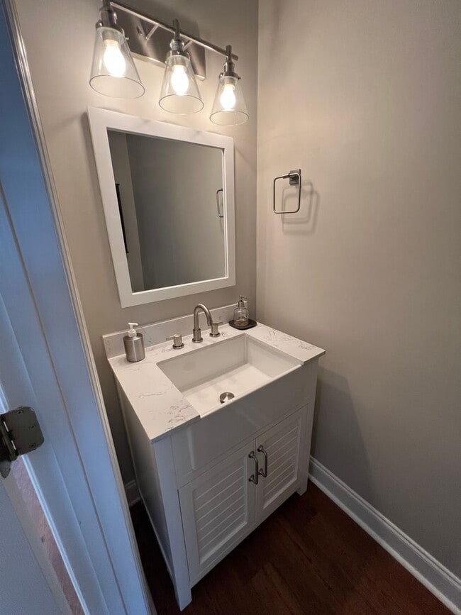 Building Photo - Beautiful Westside Condo!