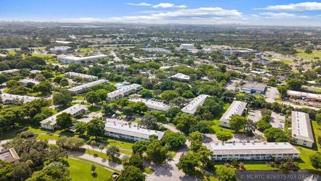 Building Photo - 1105 Bahama Bend