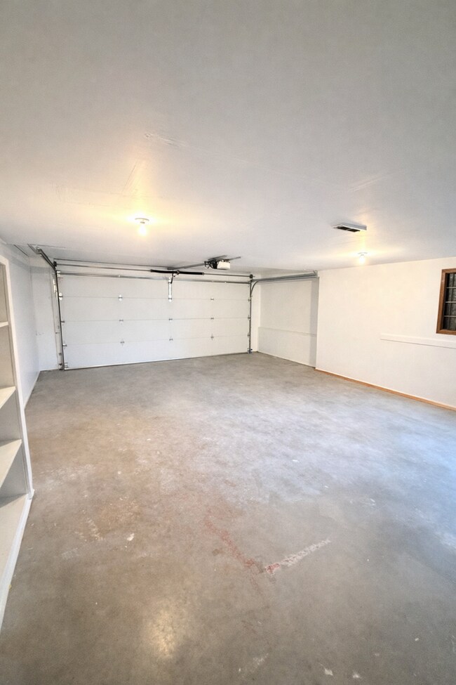 Building Photo - 9911 N Indian Trail Rd