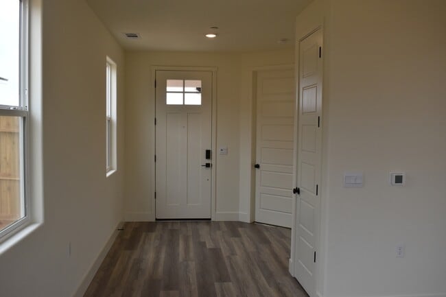 Building Photo - 682 Stephanie Dr