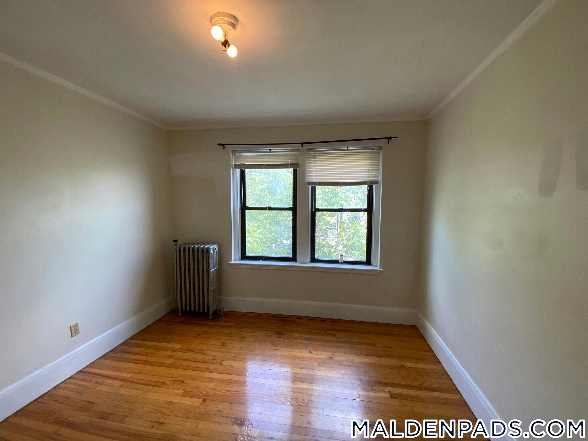 Building Photo - 349 Pleasant St