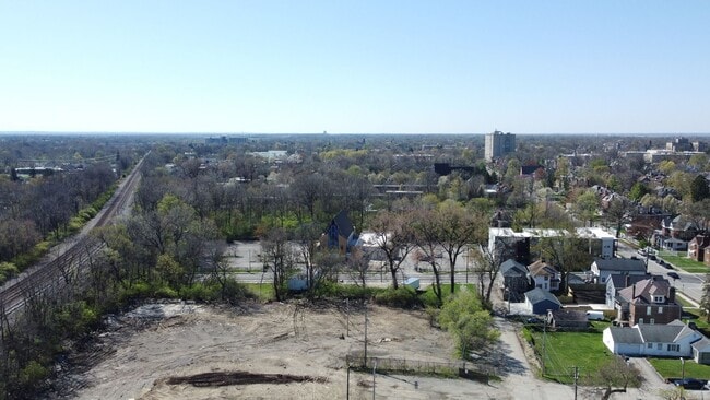 Building Photo - 402 Woodland Ave
