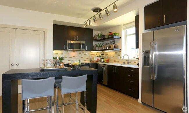 Building Photo - SPACIOUS 1 BED/ 1 BATH APARTMENT IN LOWER MANHATTAN