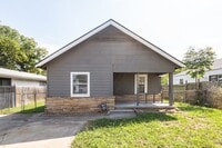 Building Photo - Beautifully renovated 2/1!