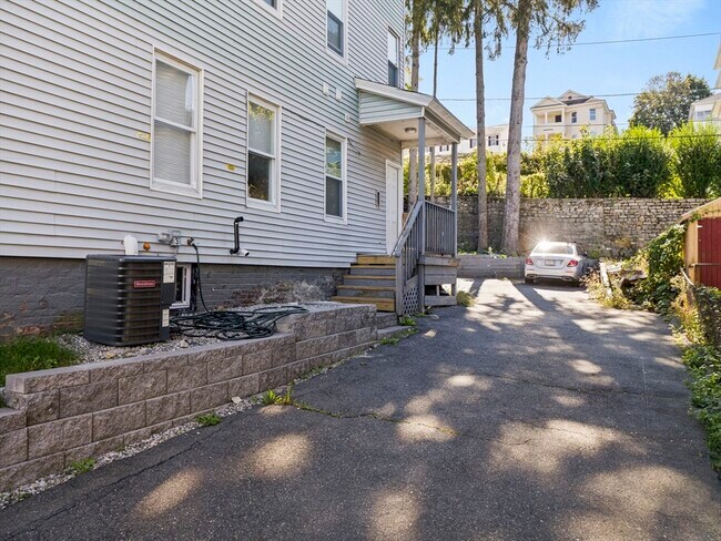 Building Photo - 12 Alpine St