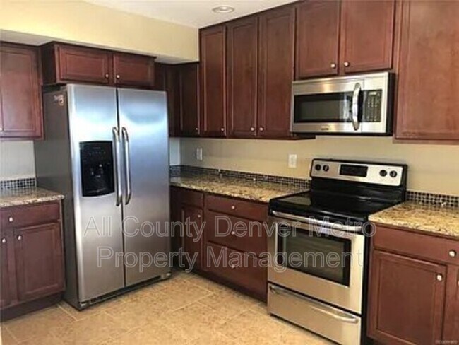 Building Photo - 1660 S Deframe Ct