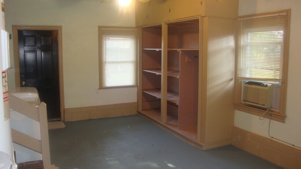 Building Photo - 1500 Meads Rd