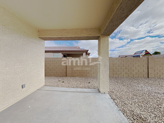 Building Photo - 16815 W Portland St