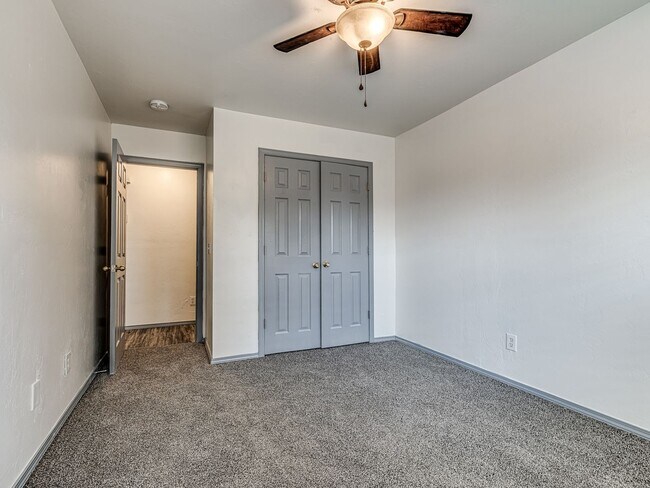 Building Photo - Updated Home + Deer Creek Schools + 3 bedr...