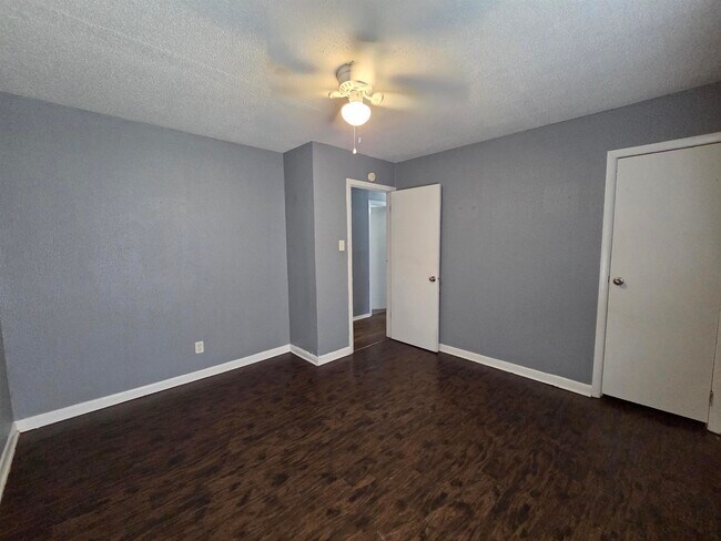 Building Photo - 3545 Debby Dr