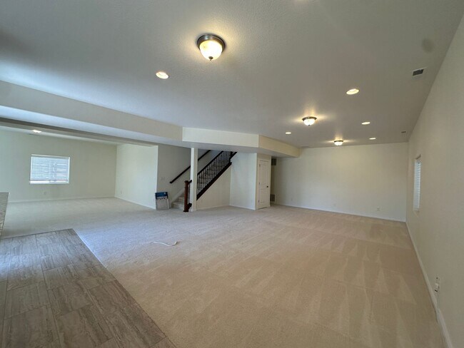 Building Photo - 6045 Griffin Dr