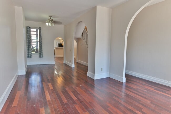 Building Photo - Charming 3 Bedroom on 2nd St