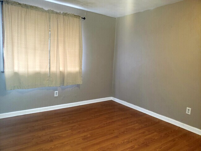 Building Photo - 620 S 4th Ave