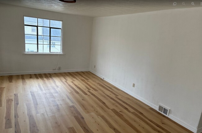 Building Photo - 1749 Stewart Blvd