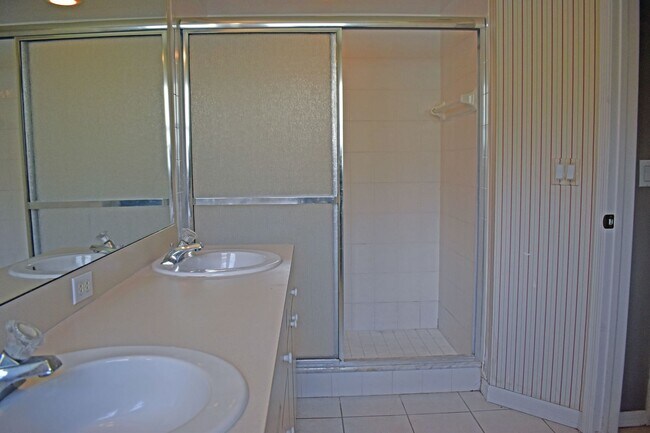 Building Photo - 14499 Tamarind Loop
