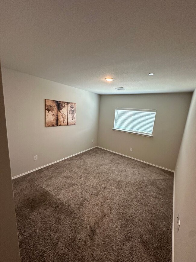 Building Photo - 3345 Cricket Dr