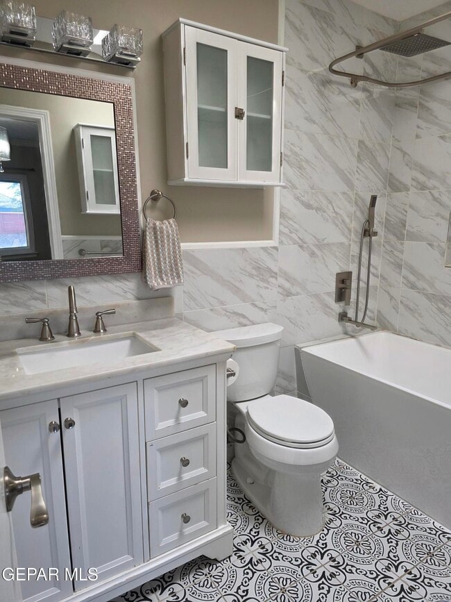 Building Photo - 12105 Royal Woods Dr