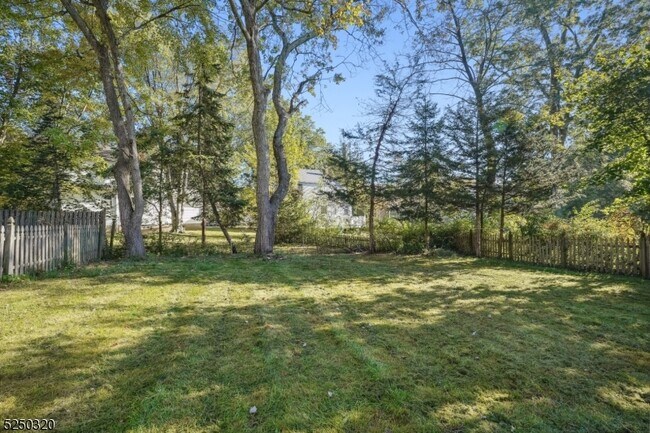 Building Photo - 10 Yorktown Terrace