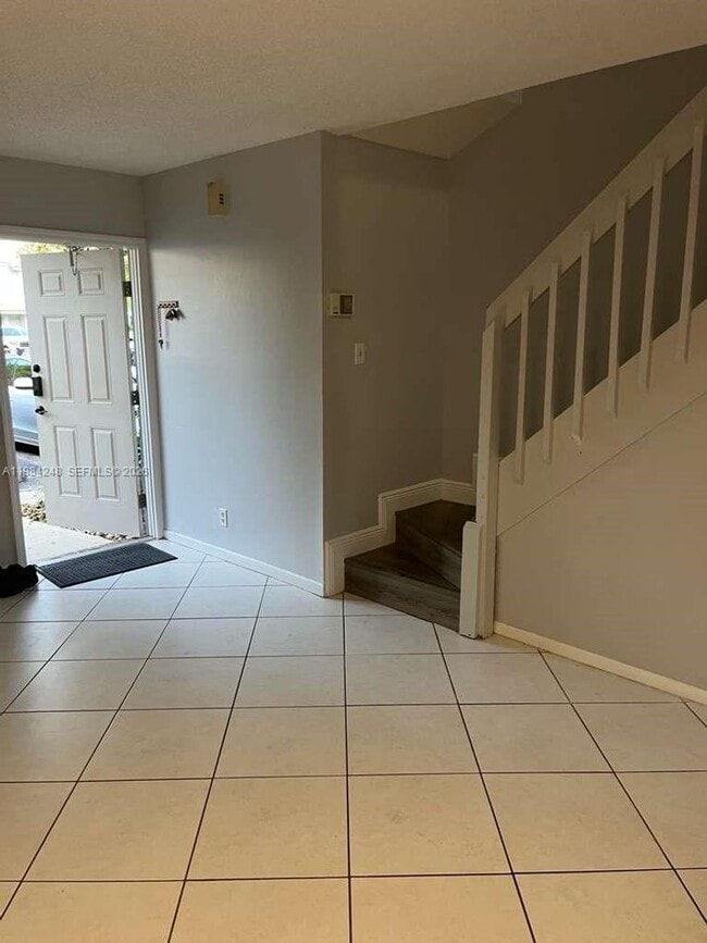 Building Photo - 9787 Riverside Dr