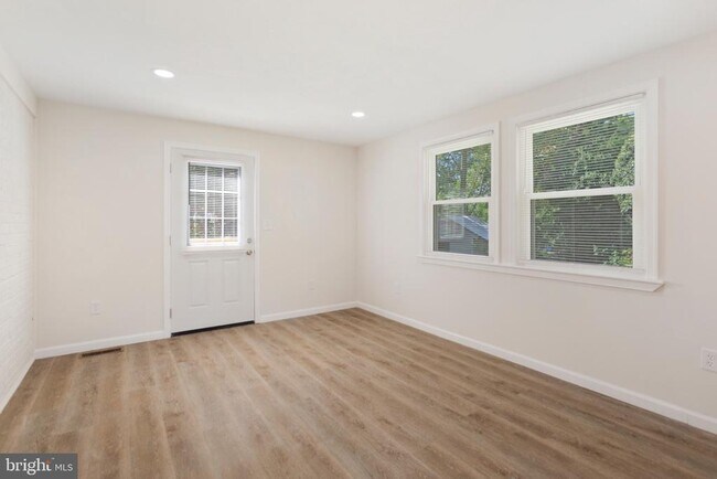 Building Photo - 12608 Farnell Dr