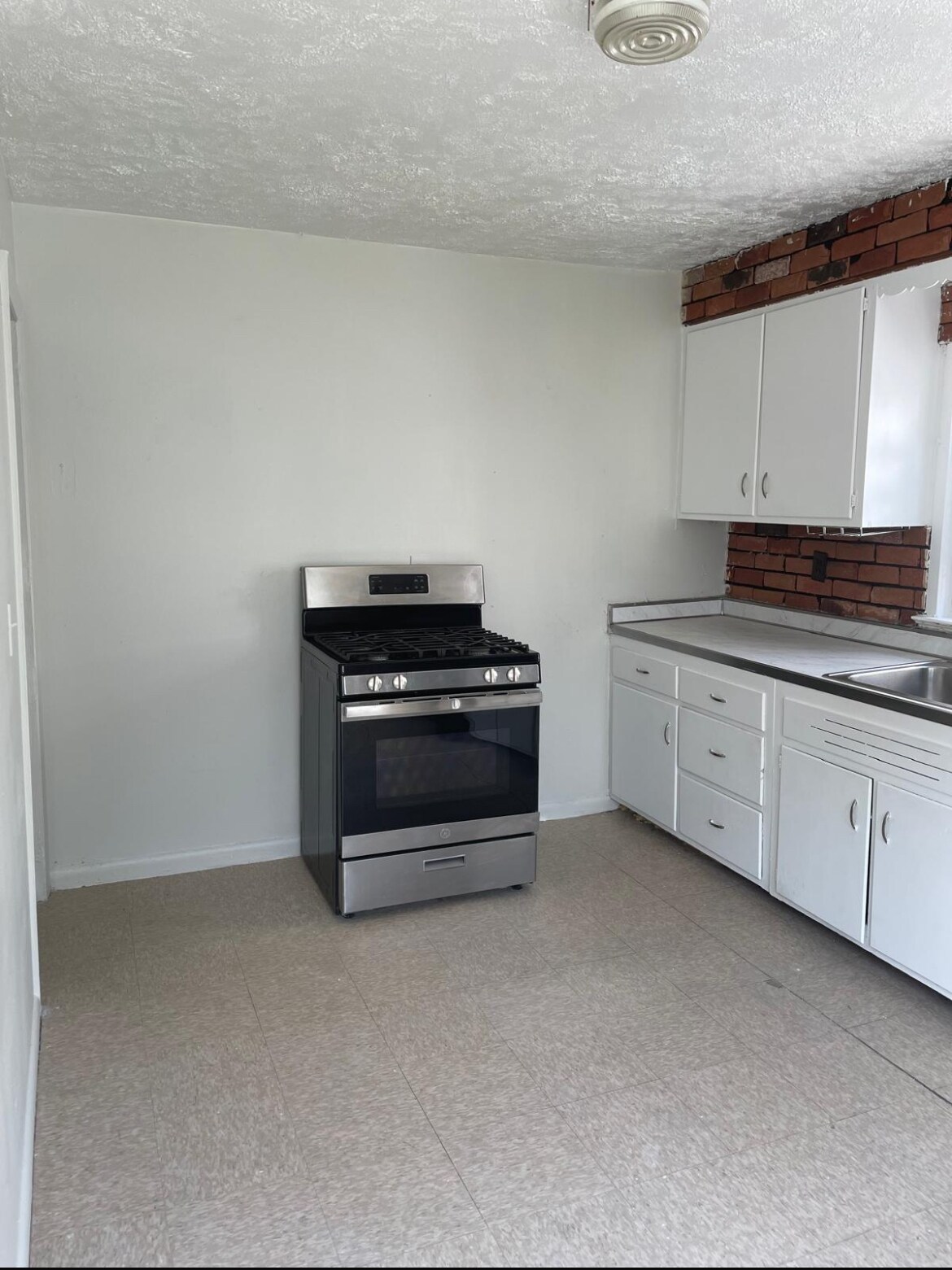 Building Photo - 112 Burhans Ave