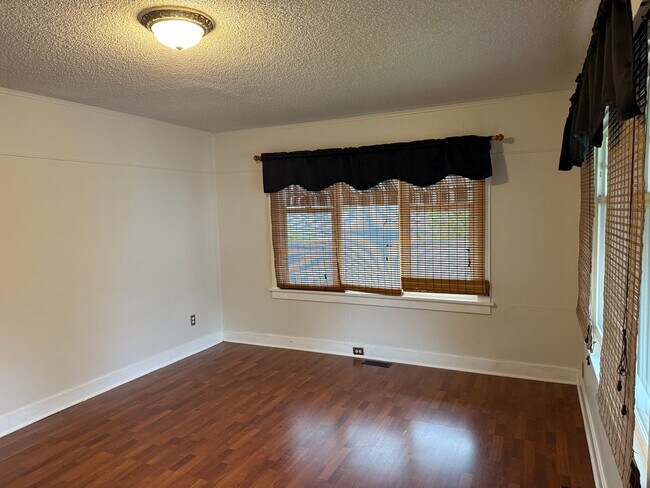Building Photo - Charming 2 bed 1 bath in North Everett