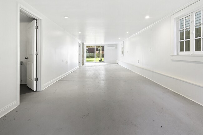Building Photo - 165 Alix St