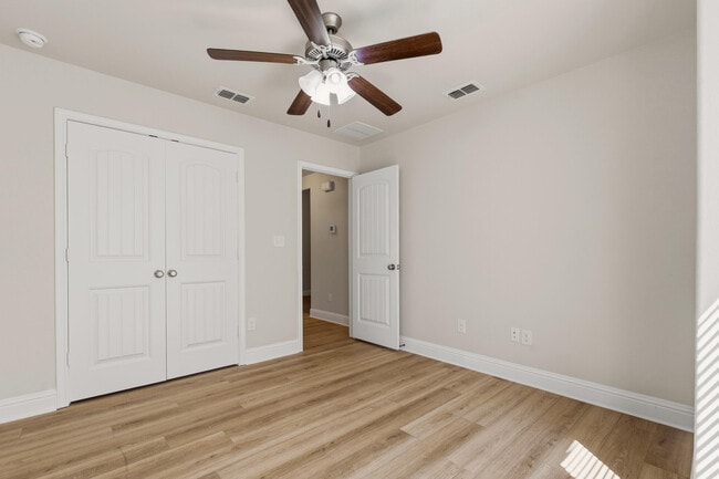 Building Photo - 13810 Avenue W