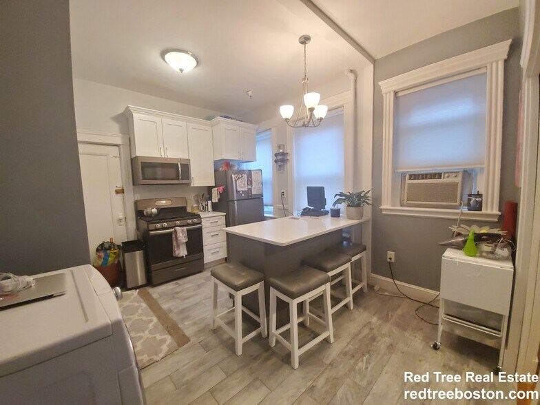 Building Photo - 76 Strathmore Rd