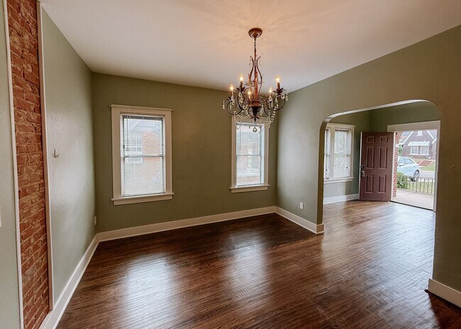 Building Photo - $500 OFF FIRST MONTHS RENT | Duplex in OKC!