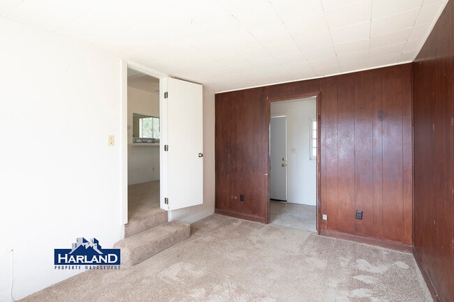 Building Photo - 2112 Thomas Ave