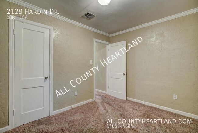 Building Photo - 2128 Hardin Dr