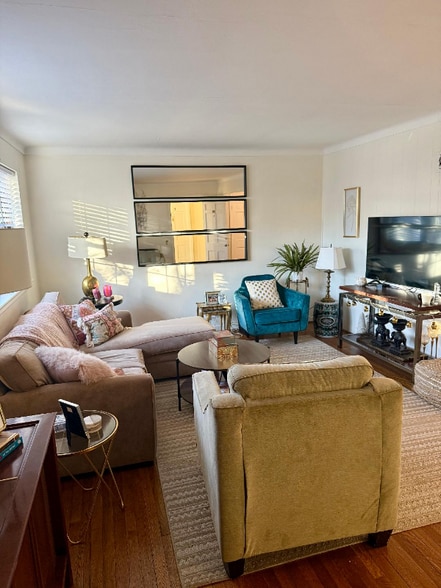 Building Photo - 45 Brighton Way