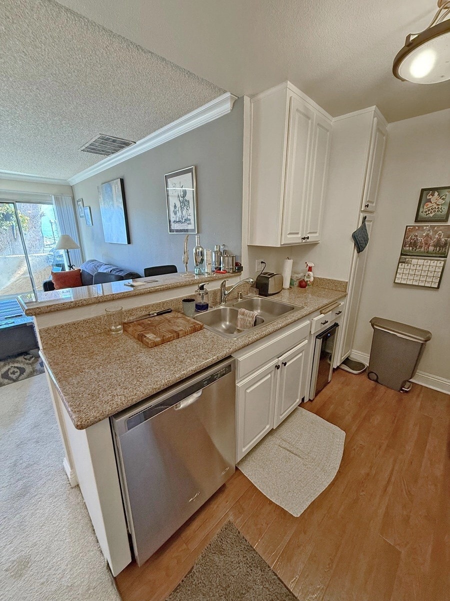 Building Photo - 5000 Whitsett Ave