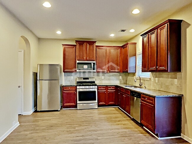 Building Photo - 303 Hidden Creek Ln