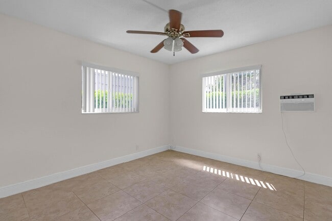 Building Photo - 560 NE 46th St