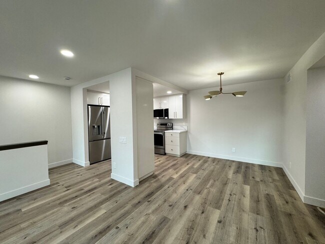 Building Photo - Welcome to this stunning Tierrasanta 1-bedroom, 1-bathroom