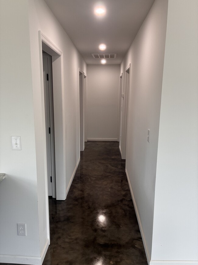 Building Photo - 408 Elm St