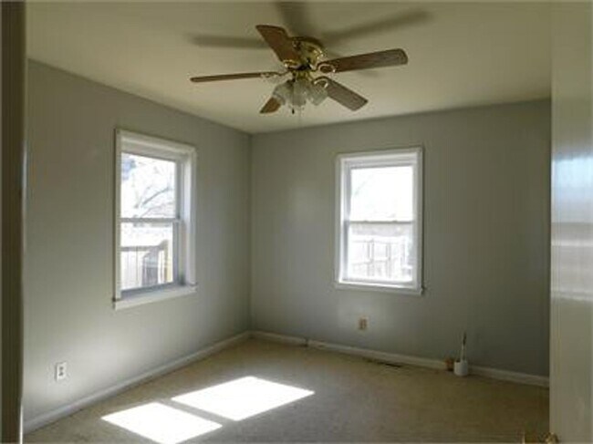 Building Photo - 1712 Savannah Dr
