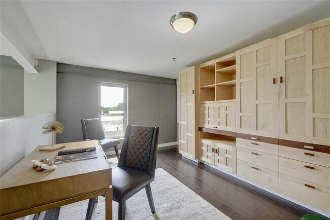 Building Photo - 1601 E Cesar Chavez St