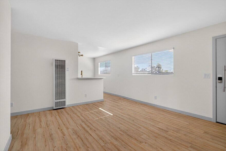 Building Photo - 921 Alamitos Ave