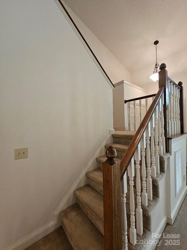 Building Photo - 4015 Brownes Ferry Rd