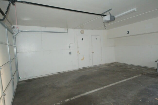 Building Photo - 1214 Sycamore Dr