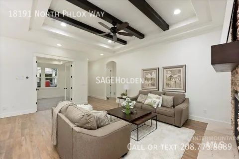 Building Photo - 18191 N Phlox Way