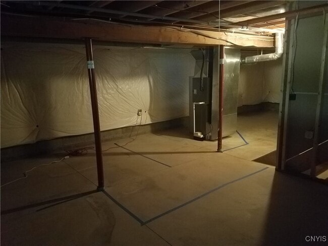 Building Photo - 331 Summerhaven Dr N