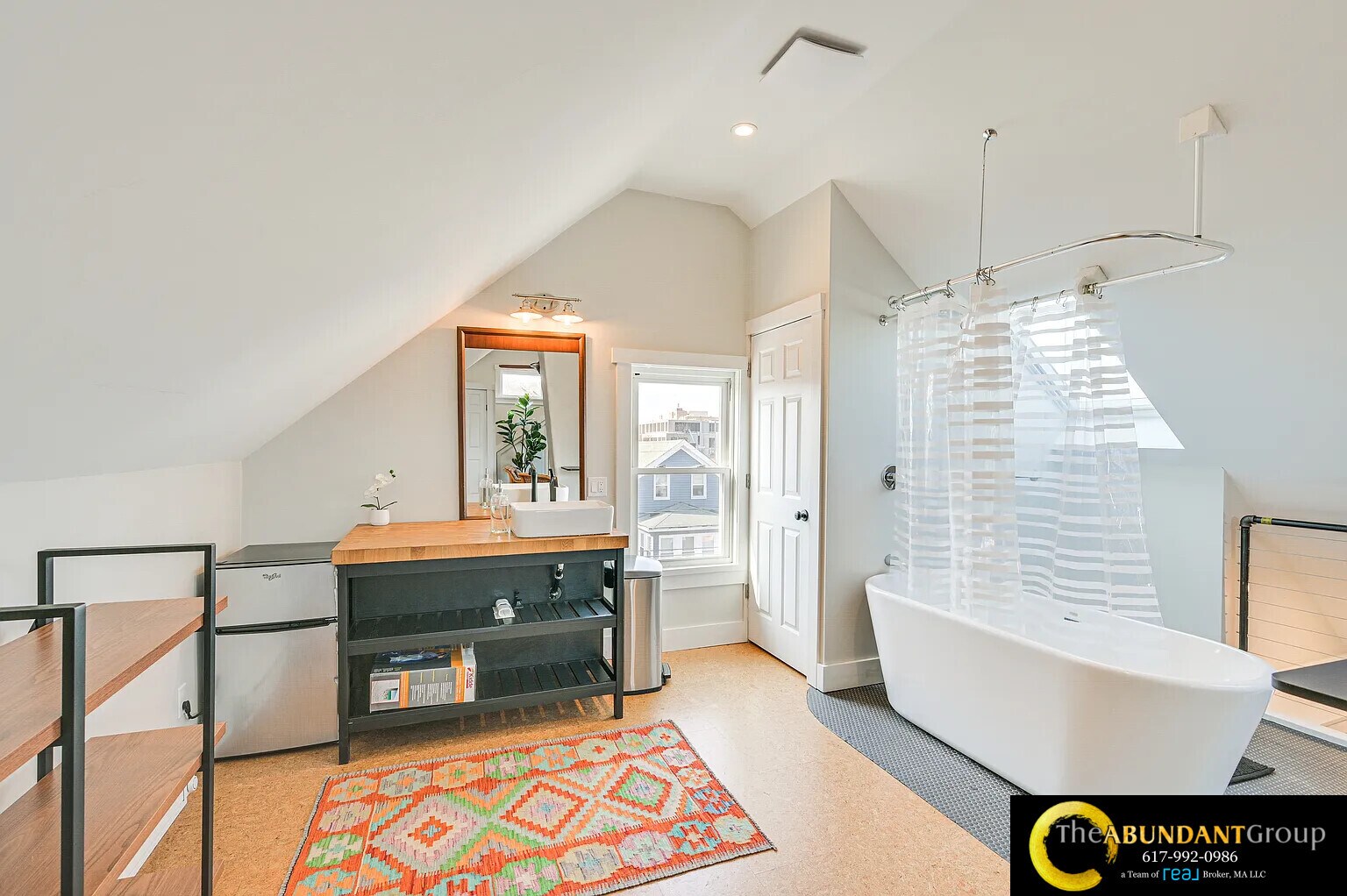 Building Photo - 44 Cottage St